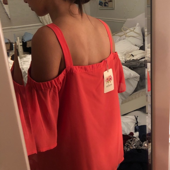 NWT Off the Shoulder Blouse - Picture 2 of 4
